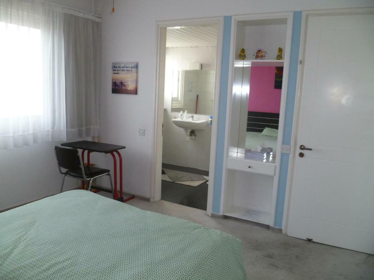 Double Room With Ensuite Bathroom At Datacom Building Nicósia Exterior foto